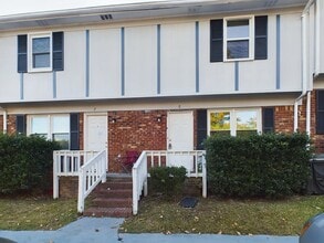 Building Photo - 622 Eastview Ct