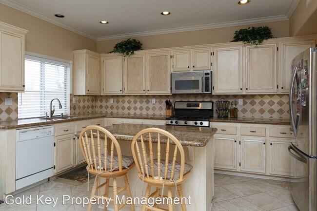 Building Photo - 3 br, 2.5 bath House - 1275 Mill Valley Rd