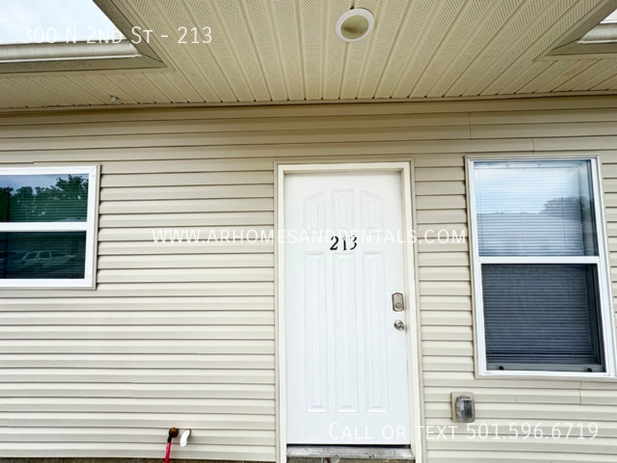 Foto principal - 300 N 2nd St