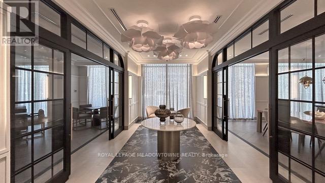 Building Photo - 20 Inn On The Pk Dr