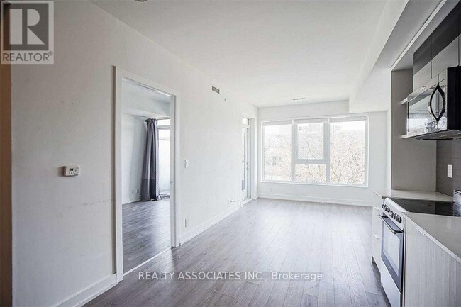 Building Photo - 6 Parkwood Ave