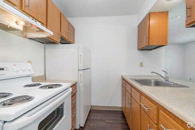 0BR, 1BA - 430SF Kitchen - Parklane Apartments