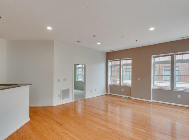 Building Photo - 309 Holland Ln