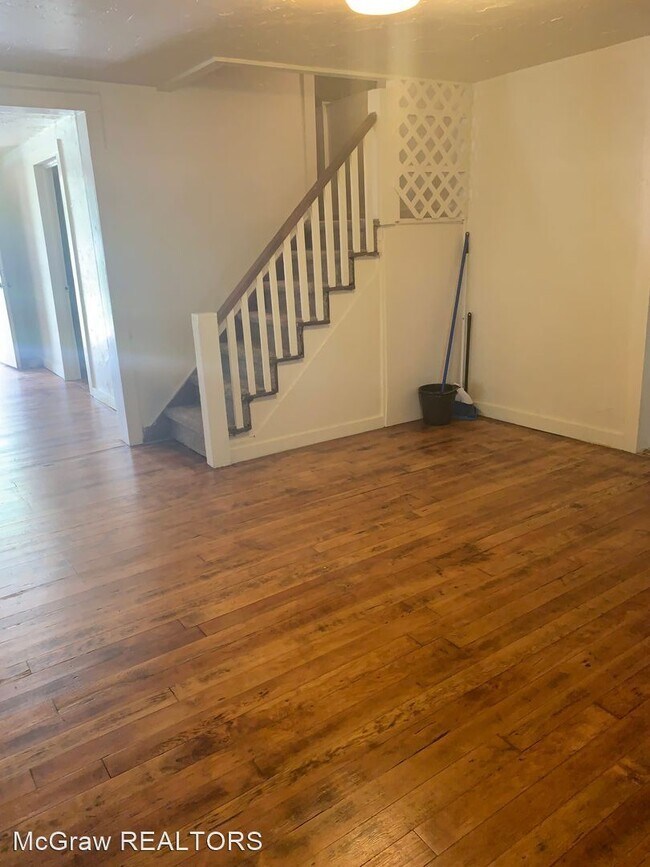 Foto del edificio - 5 br, 1 bath House - 600 W 5th