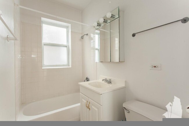 Foto del edificio - 3521 N Broadway
