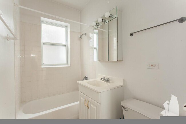 Foto del edificio - 3521 N Broadway