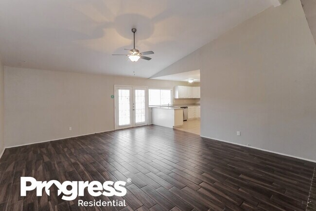 Building Photo - 414 Redbud Dr