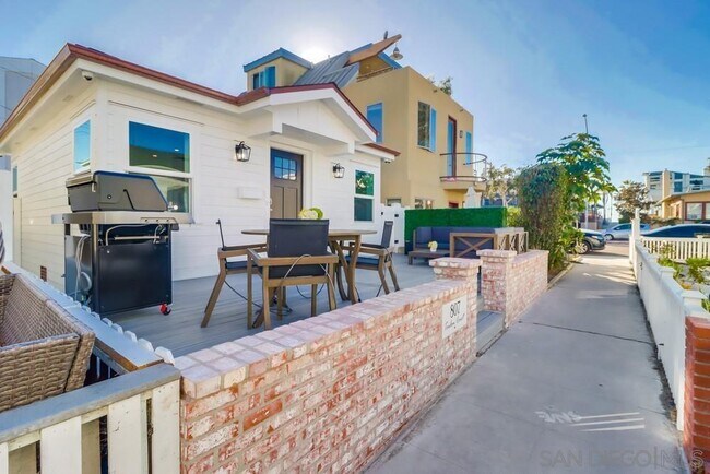 Building Photo - 807 Toulon Ct