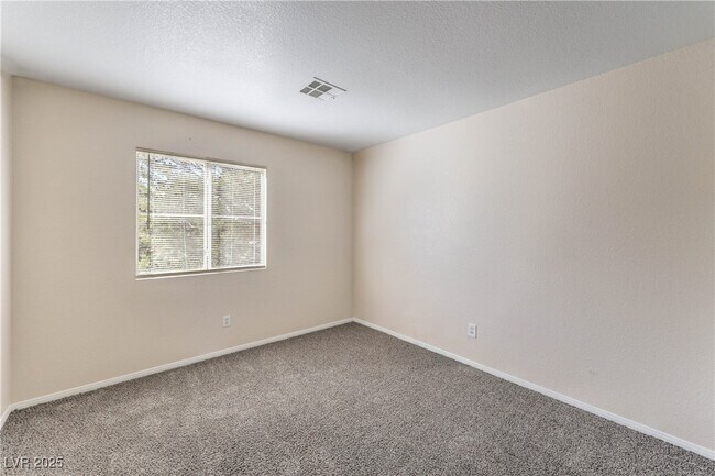 Foto del edificio - 9900 Calabasas Ave