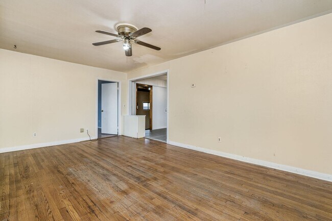 Foto del edificio - 3609 S Travis St