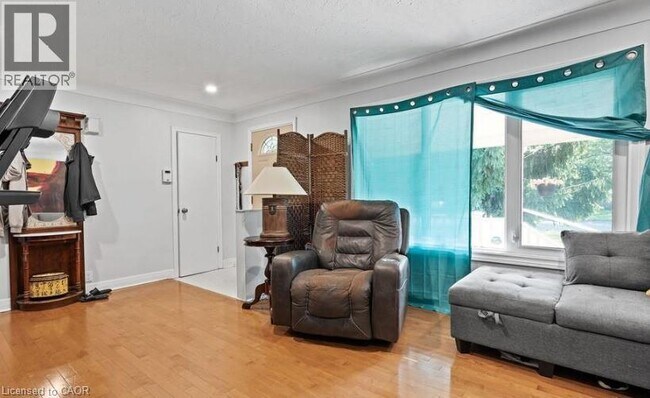 Building Photo - 304 FIRST Avenue Unit# UPPER