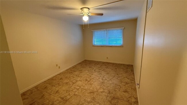 Foto del edificio - 2400 SW 42nd Ave