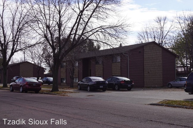 Foto del edificio - 4205-4401 E Ronning Dr