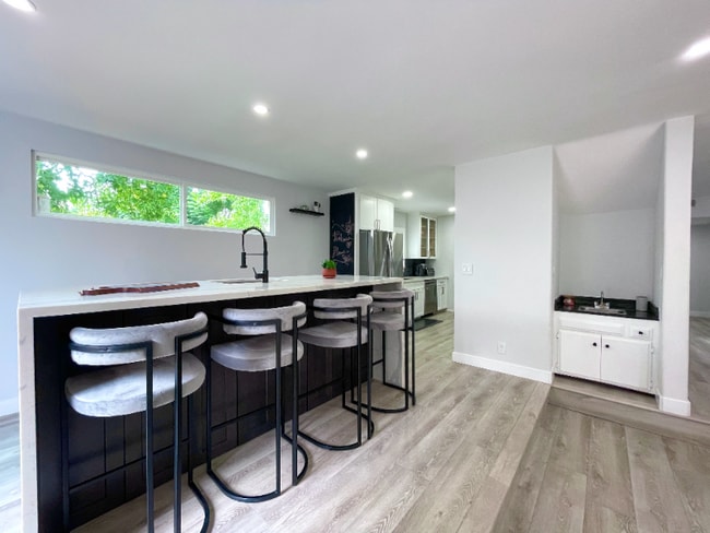 Foto del edificio - 7842 W 79th St