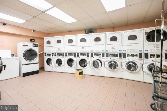 Foto del edificio - 4707 Connecticut Ave NW