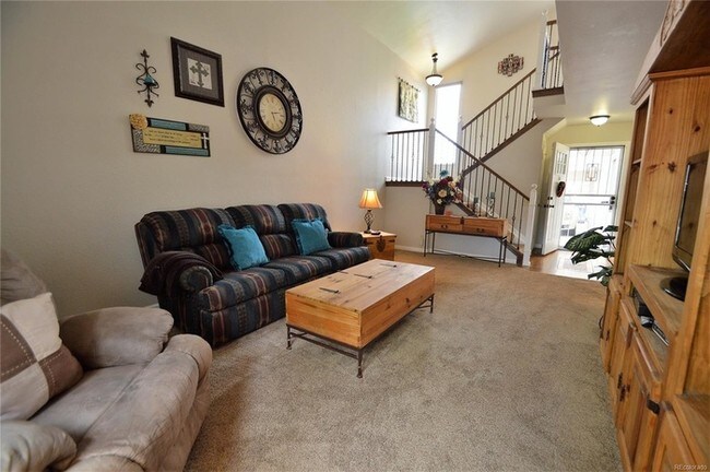 Building Photo - Aurora 3 Bed, 3 Bath Townhome