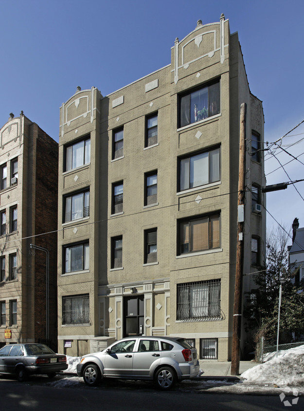 Building Photo - 261 Bergen Ave