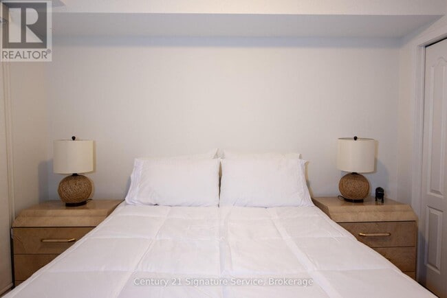 Photo du bâtiment - 8 Dayspring Cir