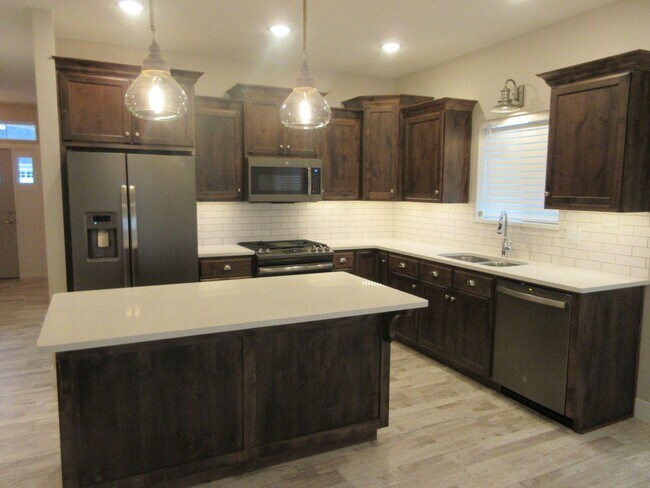 Foto del edificio - 3 bed 2.5 bath - Single Family Home in Crescent Hills