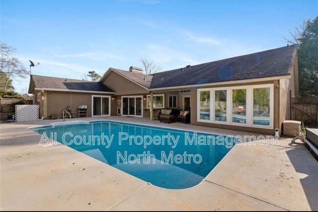 Building Photo - 5215 Skidaway Dr