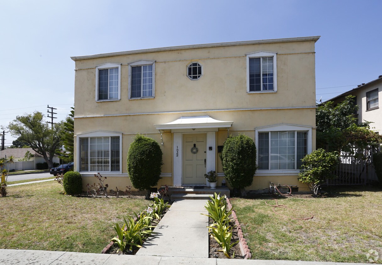Foto del edificio - 1028 W Glenoaks Blvd