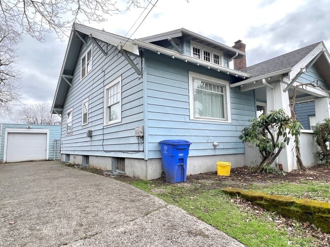 Foto del edificio - Charming Craftsman In The Heart Of Roseway Neighborhood