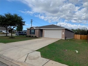 Building Photo - 144 Star of Texas Dr