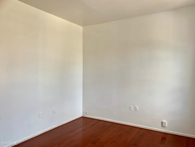 Building Photo - 1022 6th St NE