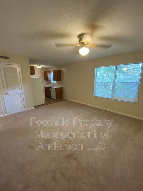 Building Photo - 208 Old North Church Rd