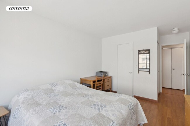 Building Photo - 130 W 79th St