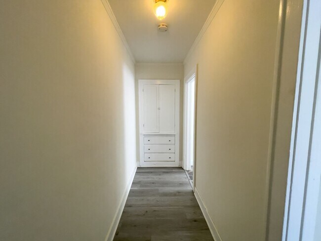 Foto del edificio - Bright & Inviting 1BR in the Heart of North Alhambra