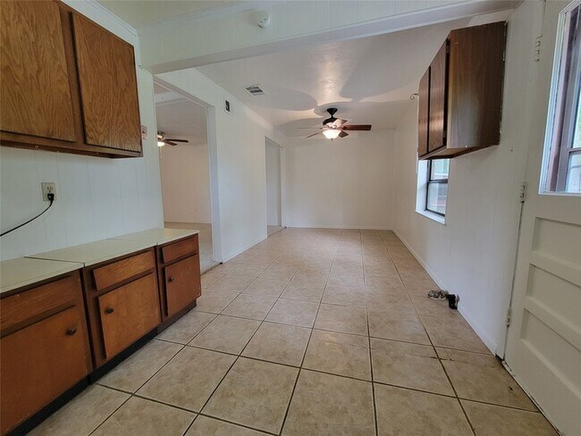 Building Photo - 3023 Gus Thomasson Rd