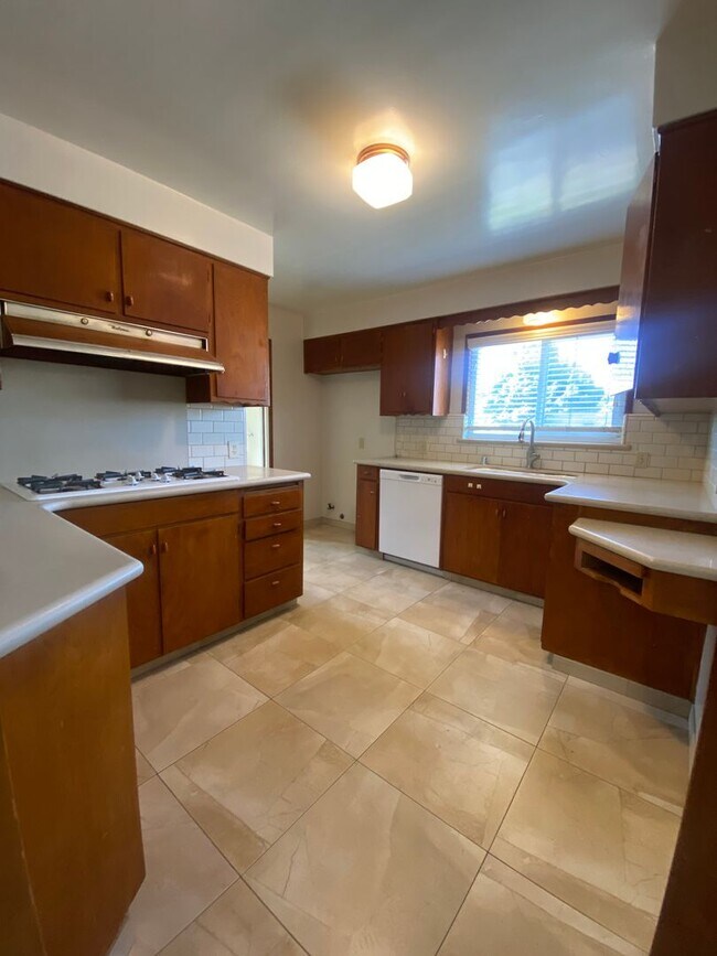 Foto del edificio - Pool Home in Orange for Lease