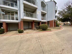 Building Photo - 9823 Summerwood Cir