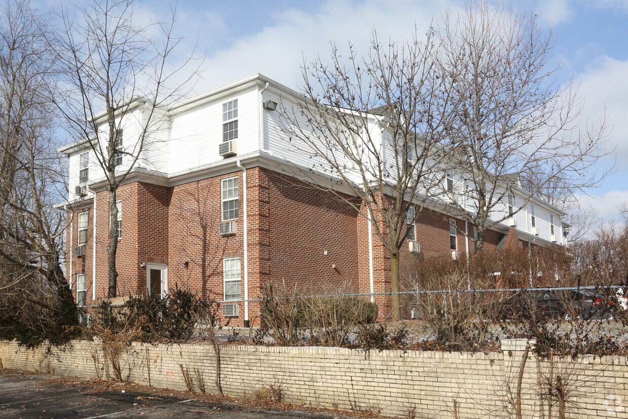 Building Photo - Hillrise Place