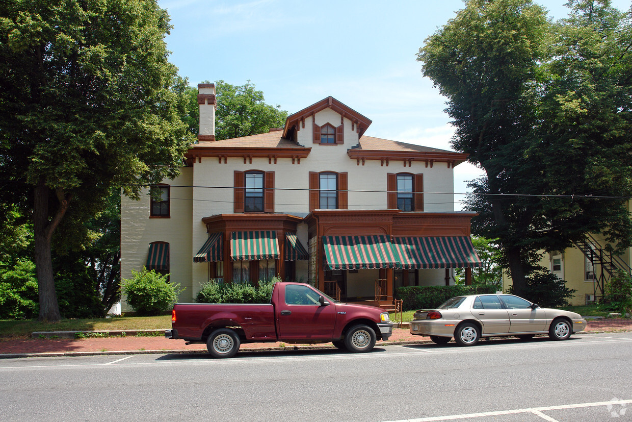 Building Photo - 170 S Prospect St