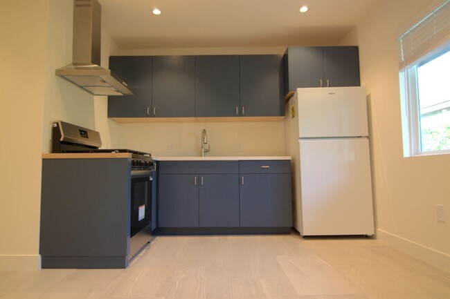 Building Photo - 216 Harding Ave