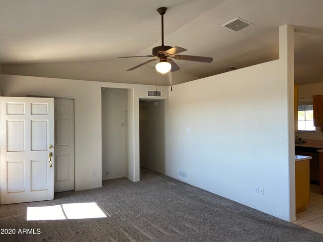 Building Photo - 1811 W Jomax Rd