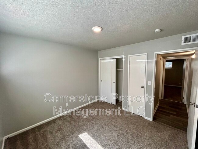 Foto del edificio - 2506 Redbud Ln
