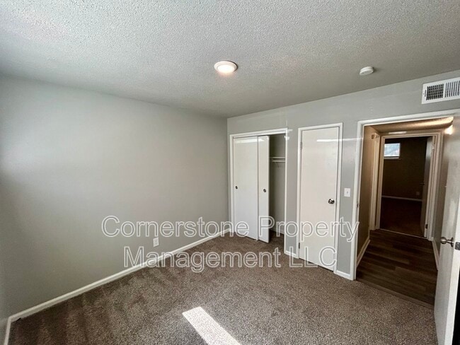 Building Photo - 2506 Redbud Ln