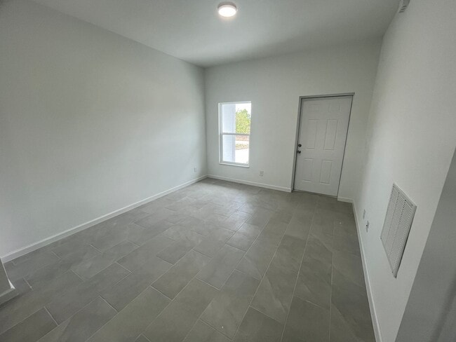 Foto del edificio - NEW CONSTRUCTION-  Modern 2 Bed / 2 Bath Home in South Lehigh Acres