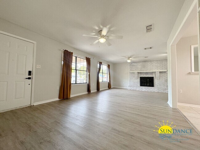 Foto del edificio - Charming 2-Bedroom Home with Bonus Room in Mary Esther!