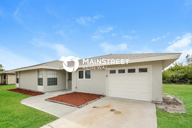 Foto del edificio - 3 Bedroom Pet-Friendly Home in NORTH PORT,...