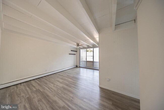 Foto del edificio - 100 E Glenolden Ave
