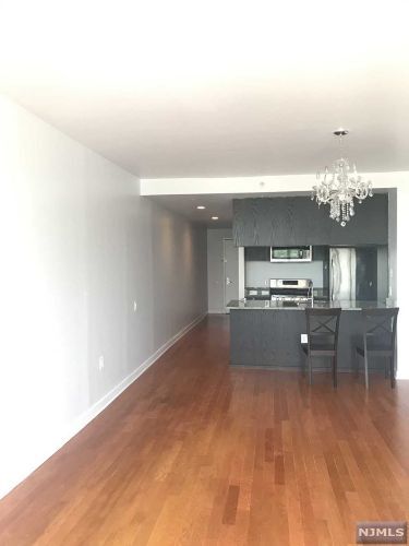 Building Photo - 1611 Hudson Park