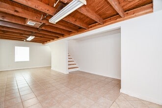 Building Photo - 1525 Studewood St