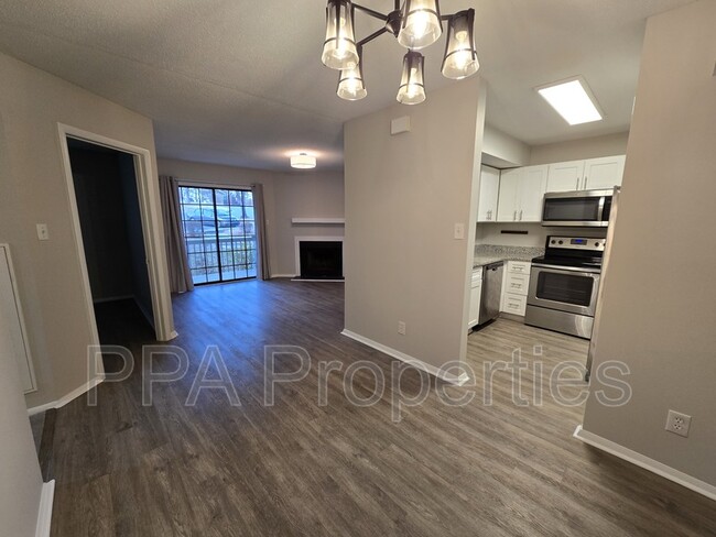 Foto del edificio - 3704 Chimney Ridge Pl