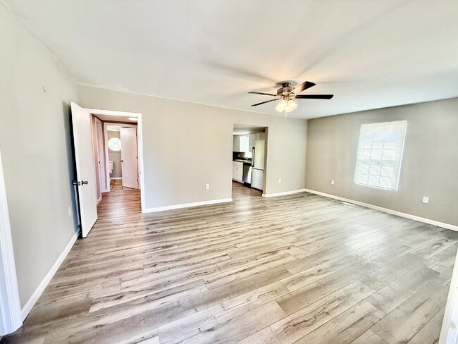 Building Photo - For Rent – 3 Bed, 1.5 Bath Home Minutes fr...