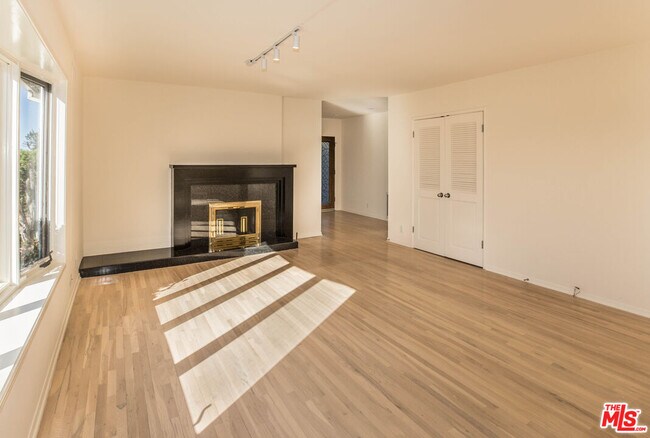 Building Photo - 500 Salerno Dr