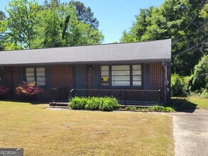 Building Photo - 268 Elks St